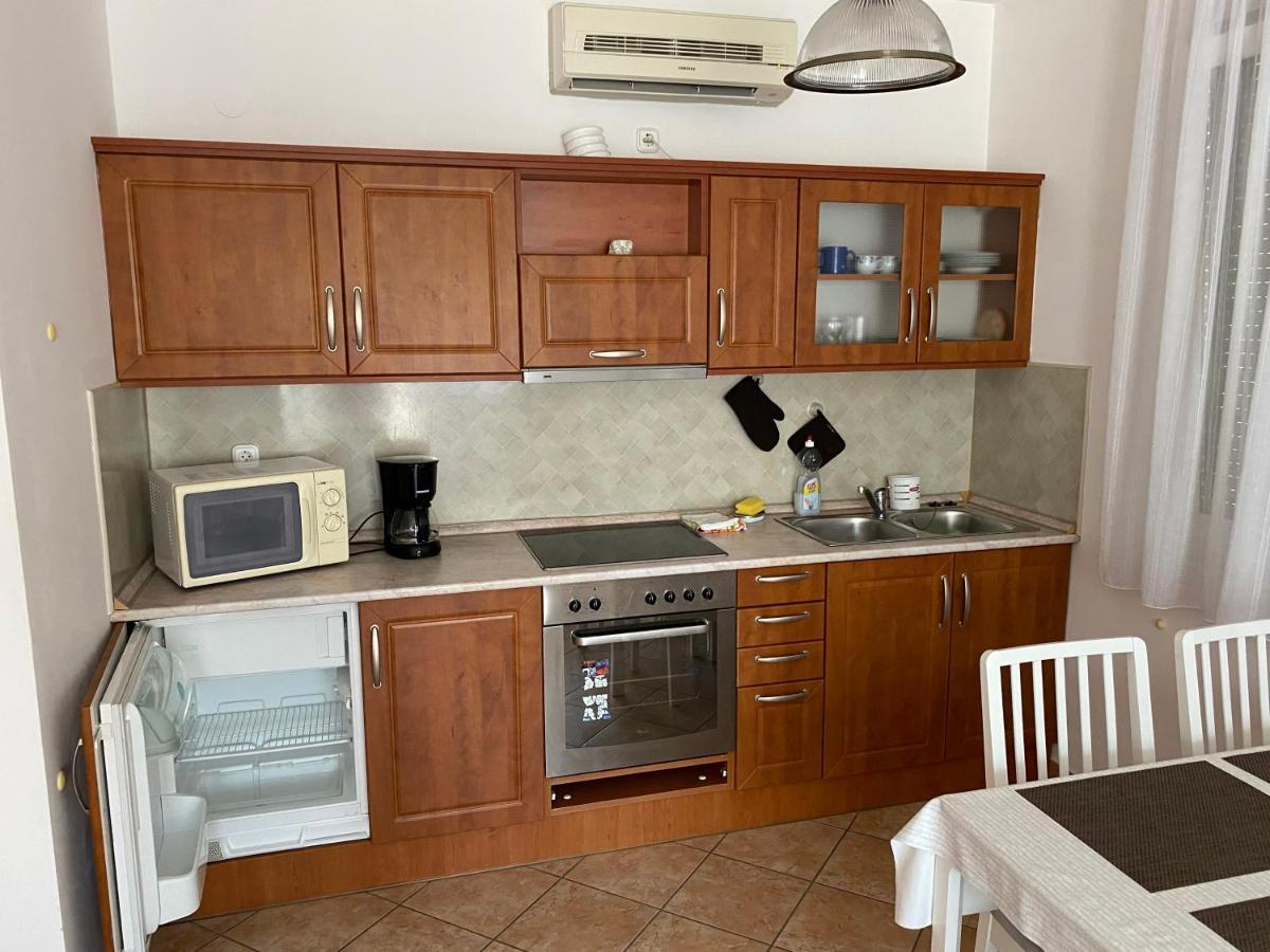 Arnyas Haz Apartment Balatonlelle Ngoại thất bức ảnh